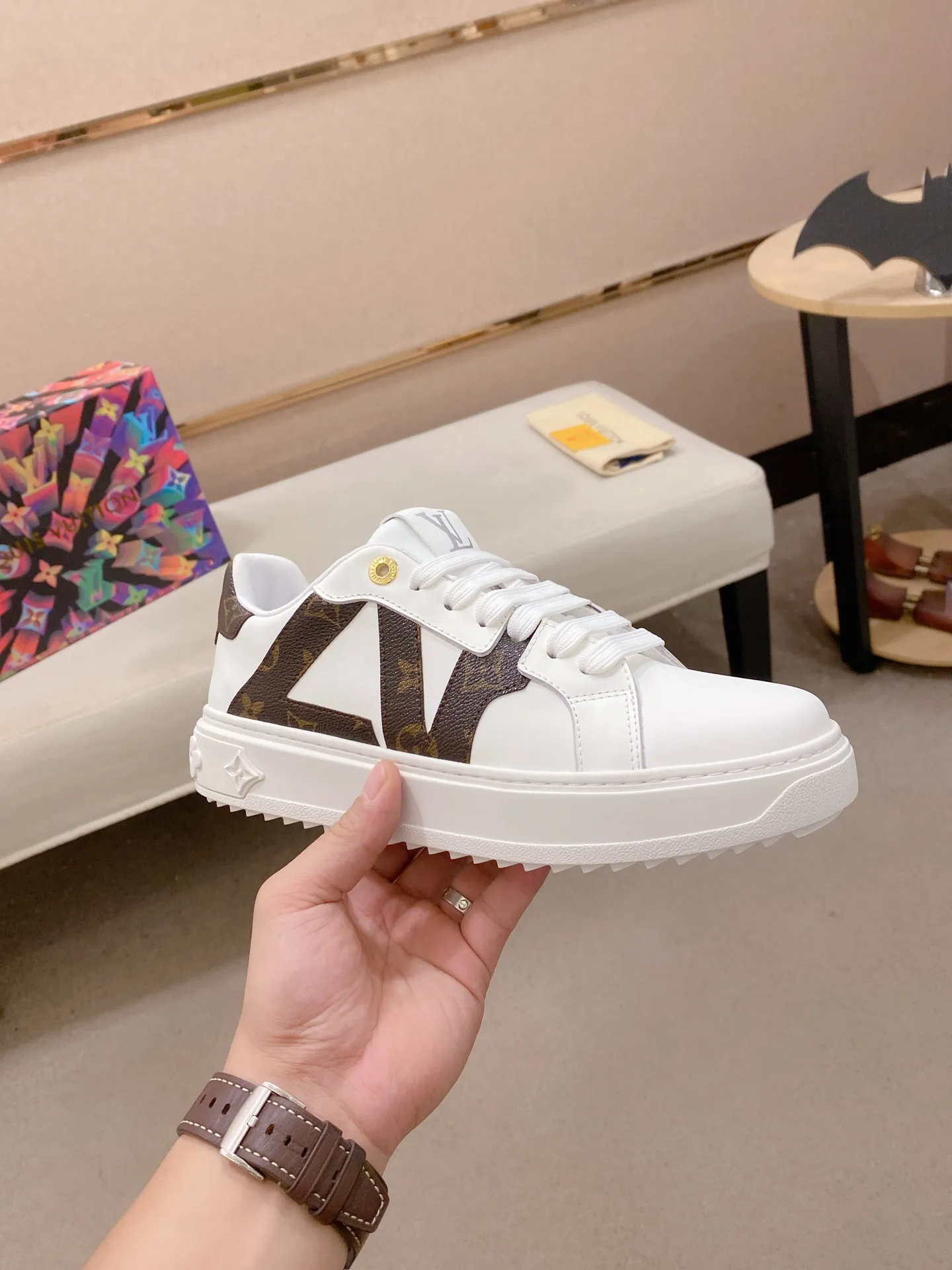 Men's shoes💰: 540💰(Niuli: full package) louis vuitton (Louis Vuitton/lv) top 🔍🔍 new models are on sale at the same time at the counter. The upper 🇮🇹 is imported from Italy, first-layer cowhide, and the lining is fully imported cowhide. 💪💪, completely 1⃣️ to 1 ⃣️Re-engraved🇮🇹💪💪, ⚠Sole: The original sole is specially provided by the original factory, the exclusive movable molded sole is super comfortable, ⚠The original factory follows the order, 🔍🔍high quality, you can enter and exit the counter at will, welcome to compare⚠. Code number:38-44